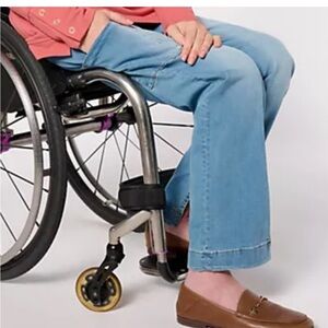 Denim & Co. Slim Straight Wheelchair Fit Jeans Size 14 Light Wash Stretchy New
